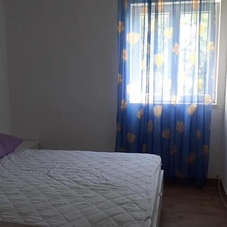 Spacious With Parking And Terrace