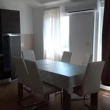 Lägenhet Spacious With Parking And Terrace Babino Polje